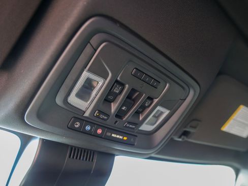 Used 2025 Chevrolet Silverado 2500 ZR2 w/ Technology Package image 24