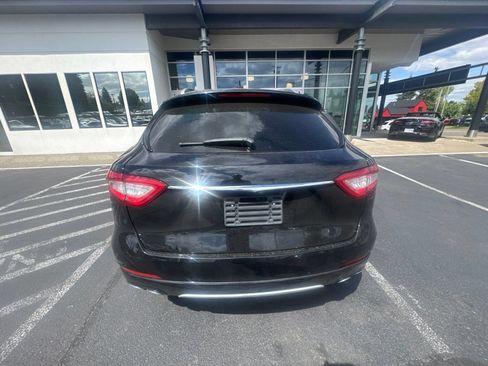 Used 2020 Maserati Levante GranLusso AWD/4WD image 3