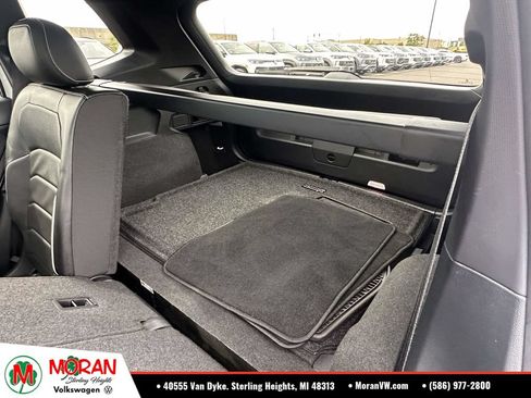 Used 2022 Volkswagen Tiguan SEL R-Line AWD/4WD image 12