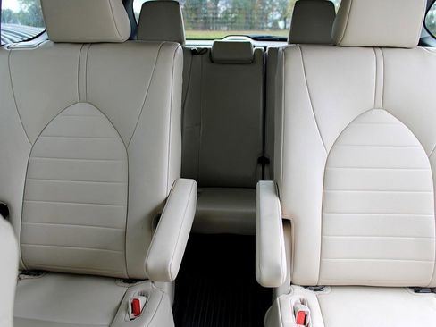 Used 2023 Toyota Highlander L image 25