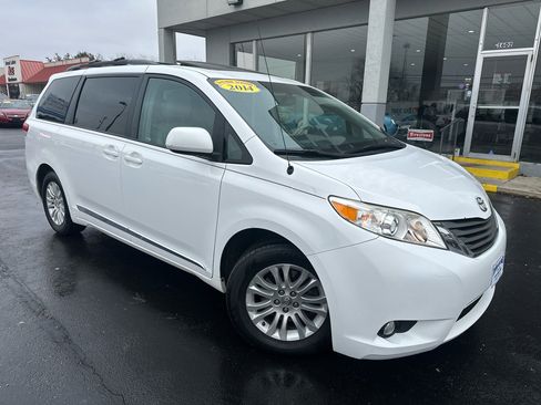 Used 2014 Toyota Sienna XLE image 2