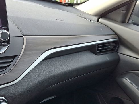 Used 2024 Nissan Altima 2.5 SV image 32