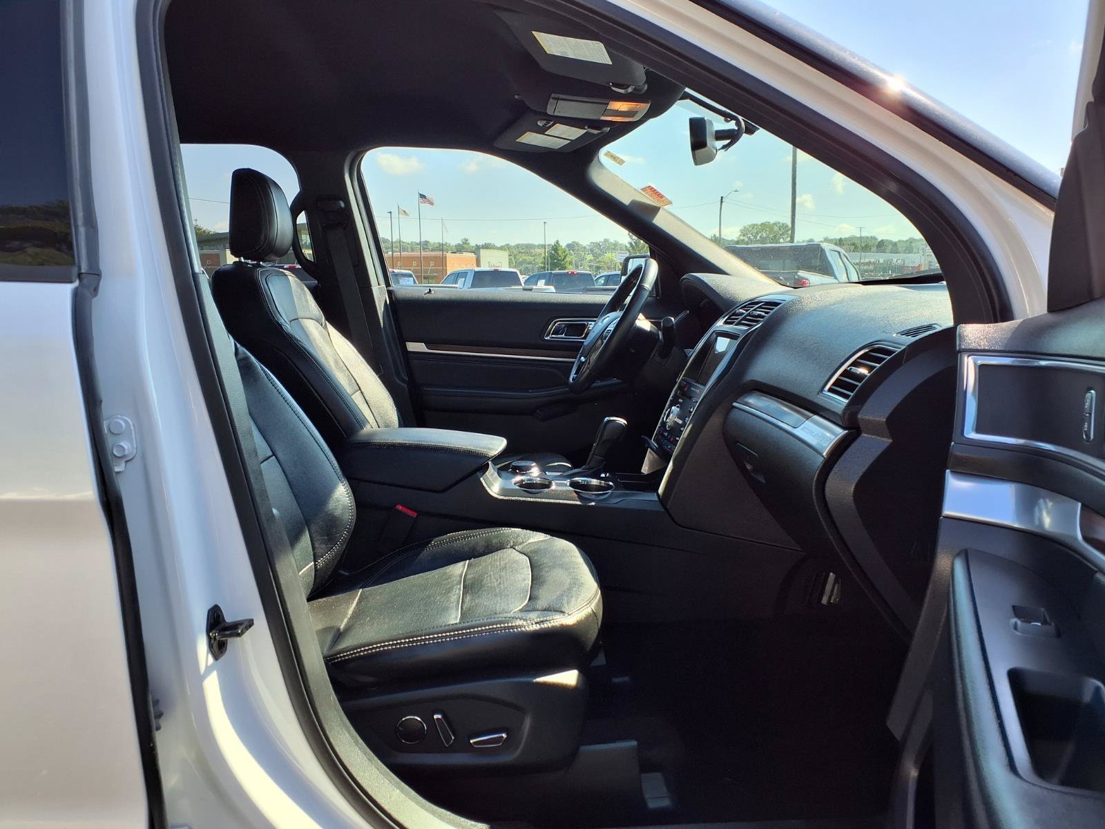 Used 2018 Ford Explorer Limited AWD/4WD image 26