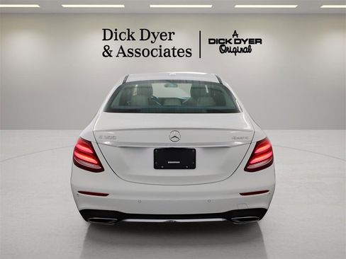 Used 2017 Mercedes-Benz E 300 4MATIC image 3
