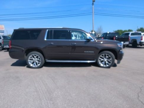 Used 2018 Chevrolet Suburban Premier AWD/4WD image 29