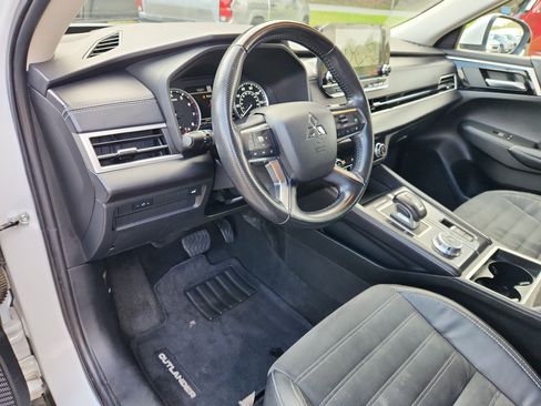 Used 2022 Mitsubishi Outlander SE image 15