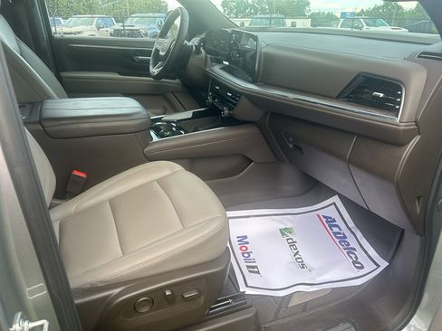 Used 2025 Chevrolet Tahoe Z71 AWD/4WD image 18
