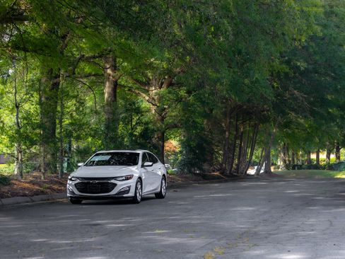 Used 2022 Chevrolet Malibu LT w/ Leather Package FWD image 38