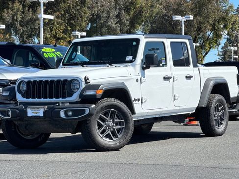 Used 2025 Jeep Gladiator Sport AWD/4WD image 9