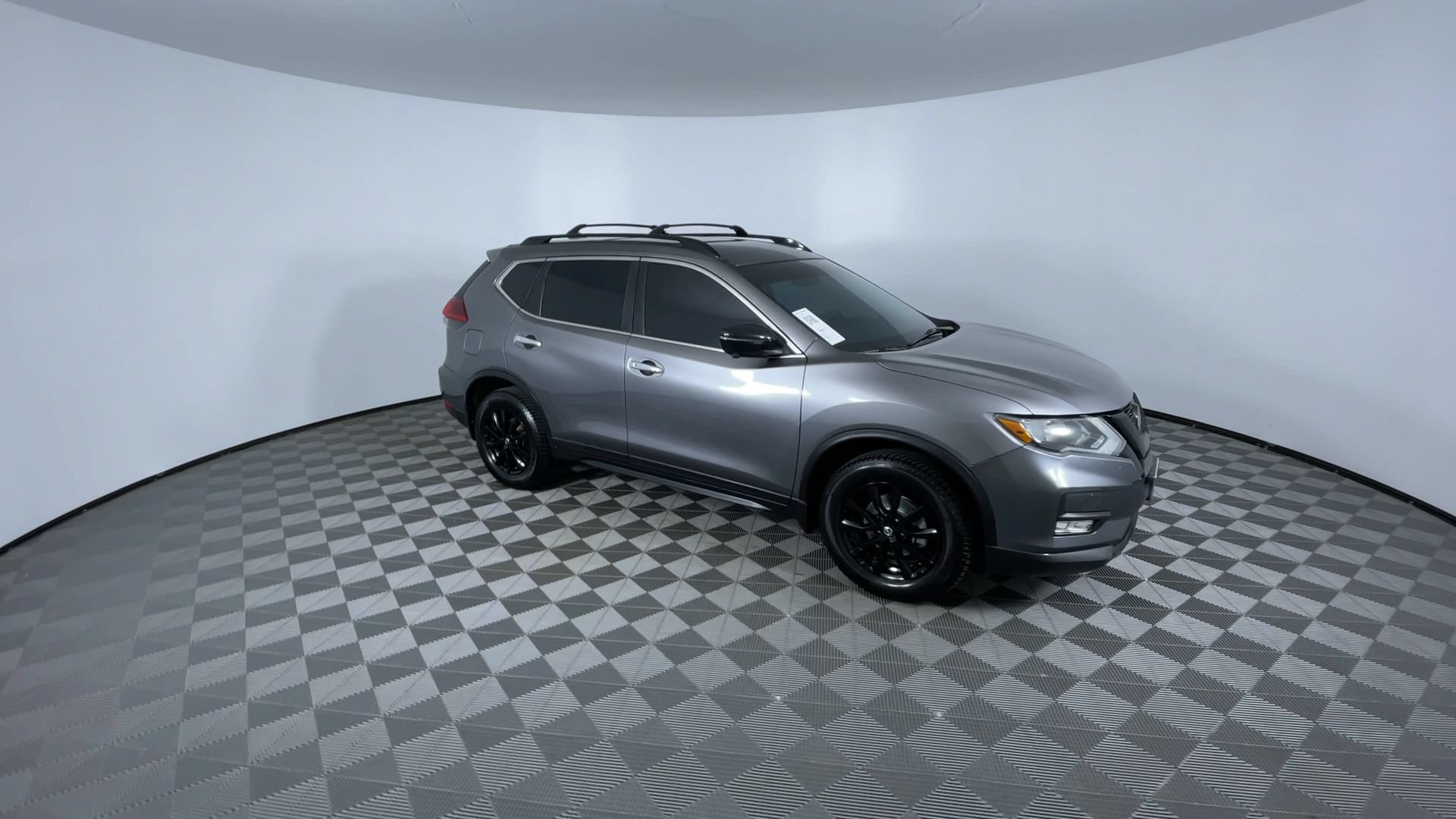 Used 2018 Nissan Rogue SV w/ Premium Package AWD/4WD image 2