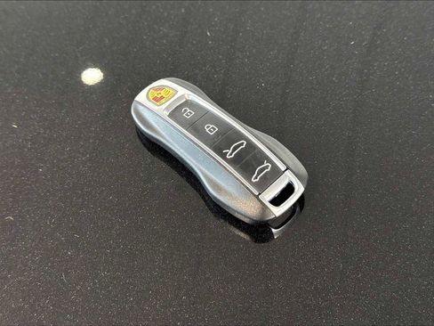 Used 2025 Porsche Taycan 4S AWD/4WD image 34