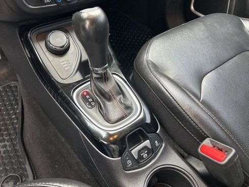 Used 2019 Jeep Compass Limited image 32