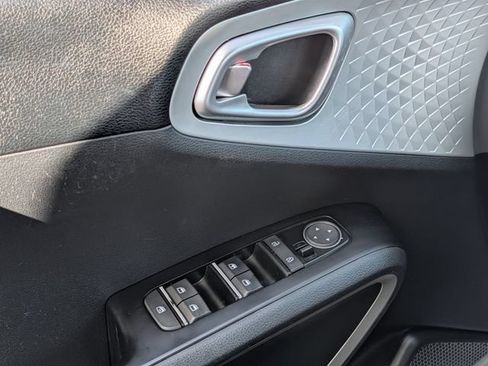 Used 2020 Kia Soul LX FWD image 21