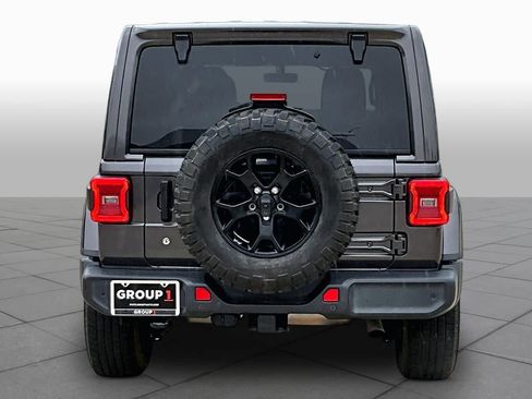 Used 2018 Jeep Wrangler Unlimited Sahara w/ Quick Order Package 24M Moab AWD/4WD image 5