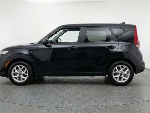 Used 2025 Kia Soul LX w/ LX Technology Package FWD image 5