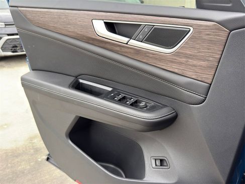 New 2025 Volkswagen Atlas SEL image 16