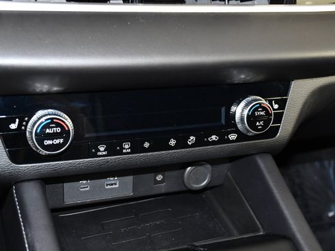 Used 2024 Mitsubishi Outlander SE AWD/4WD image 29