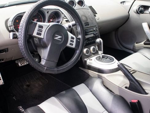 Used 2006 Nissan 350Z Touring RWD image 20