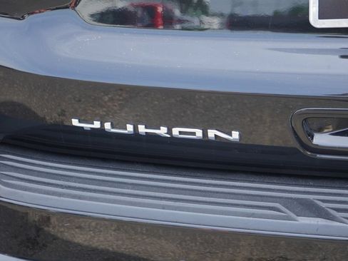 Used 2022 GMC Yukon SLE AWD/4WD image 7