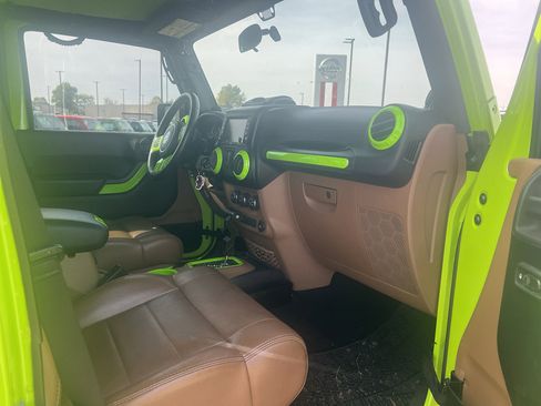 Used 2012 Jeep Wrangler Unlimited Rubicon w/ Dual Top Group image 8