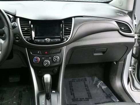 Used 2019 Chevrolet Trax LT w/ LT Convenience Package image 14