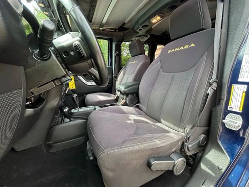 Used 2013 Jeep Wrangler Unlimited Sahara w/ Dual Top Group image 28