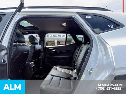 Used 2025 Chevrolet Trax RS w/ Sunroof Package FWD image 18
