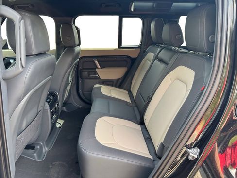Used 2023 Land Rover Defender 110 X-Dynamic SE image 15