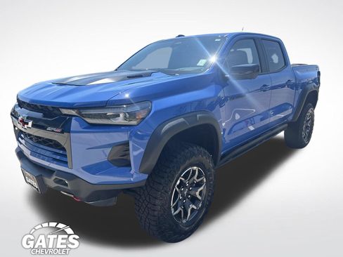 Used 2025 Chevrolet Colorado ZR2 w/ Technology Package AWD/4WD image 7