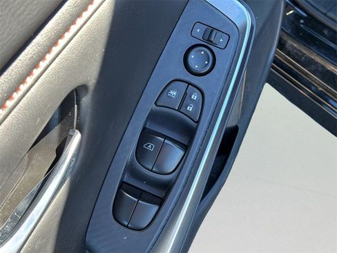 Used 2025 Nissan Sentra SR image 33