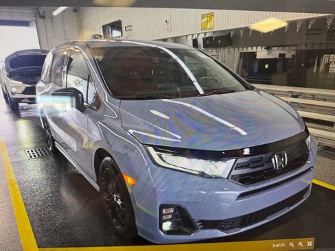 Used 2025 Honda Odyssey Sport-L image 3