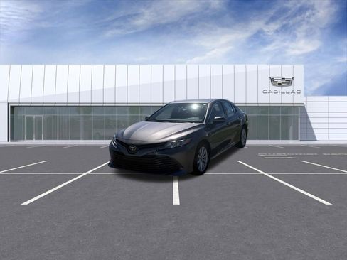 Used 2020 Toyota Camry LE FWD image 6