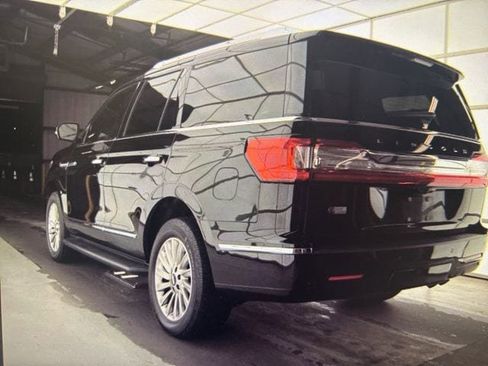 Used 2018 Lincoln Navigator Premiere image 6