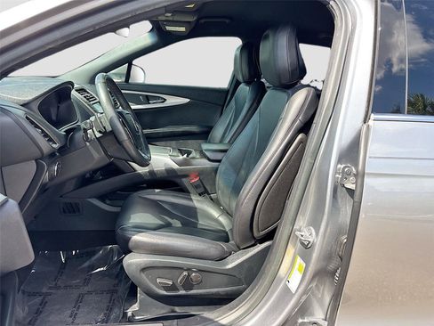 Used 2020 Lincoln Nautilus FWD image 20