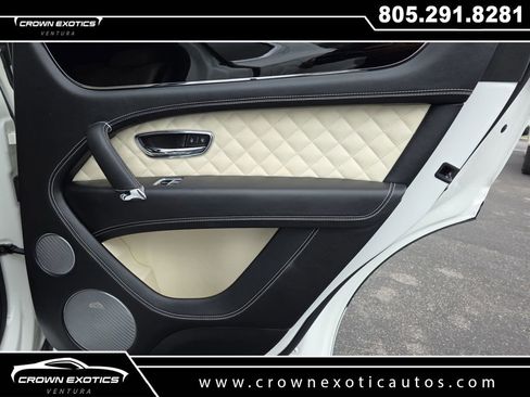 Used 2017 Bentley Bentayga image 19