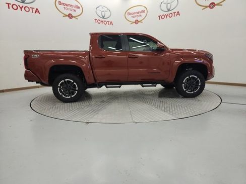 Used 2025 Toyota Tacoma TRD Sport AWD/4WD image 3
