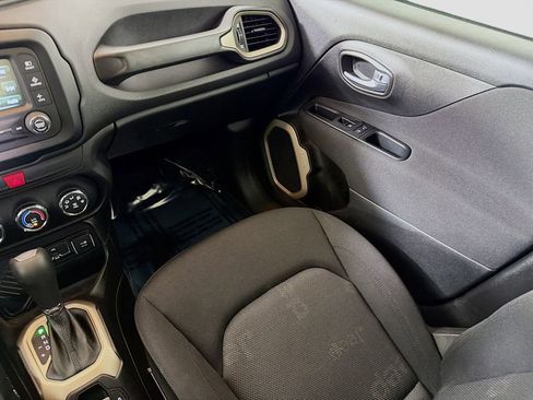 Used 2017 Jeep Renegade Latitude image 22