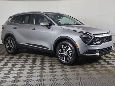 Used 2024 Kia Sportage EX image 2