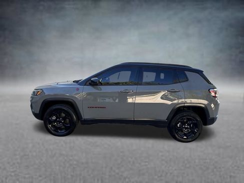 Used 2024 Jeep Compass Trailhawk AWD/4WD image 4