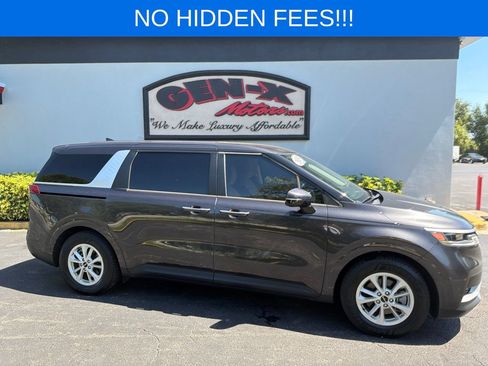 Used 2024 Kia Carnival LX FWD image 2