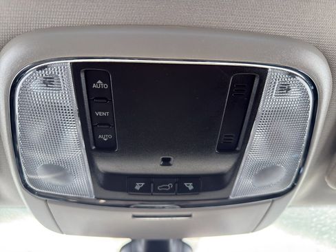 Used 2019 Dodge Durango SXT image 23