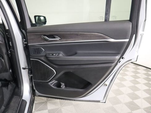 Used 2024 Jeep Grand Cherokee L Limited image 28