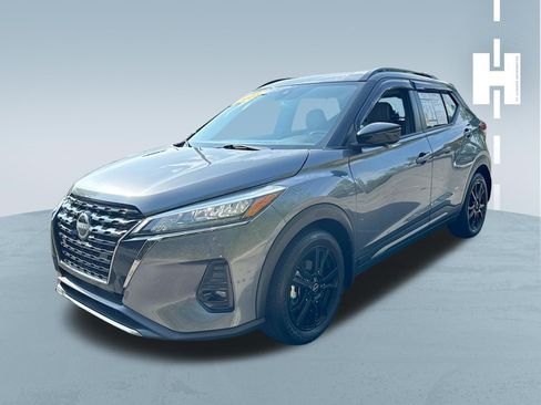 Used 2023 Nissan Kicks SR w/ SR Premium Package FWD image 3