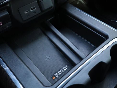 Used 2023 GMC Sierra 2500 Denali w/ Denali Black Diamond Edition image 19