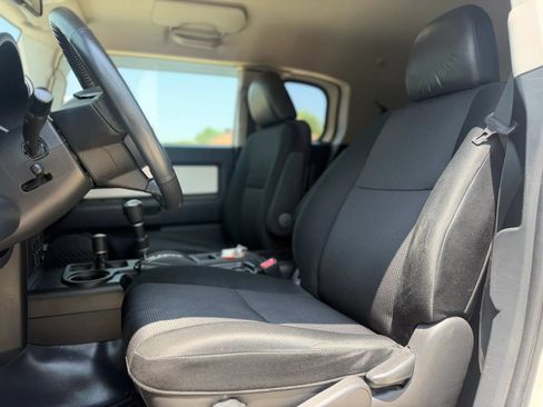 Used 2012 Toyota FJ Cruiser 4WD w/ Upgrade Pkg image 6