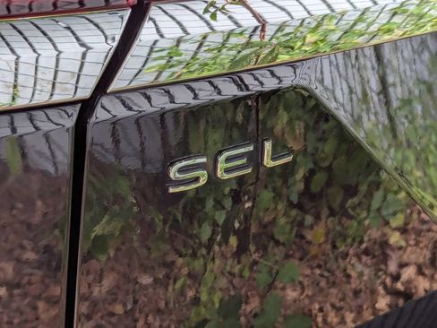 Used 2024 Volkswagen Atlas SEL AWD/4WD image 4