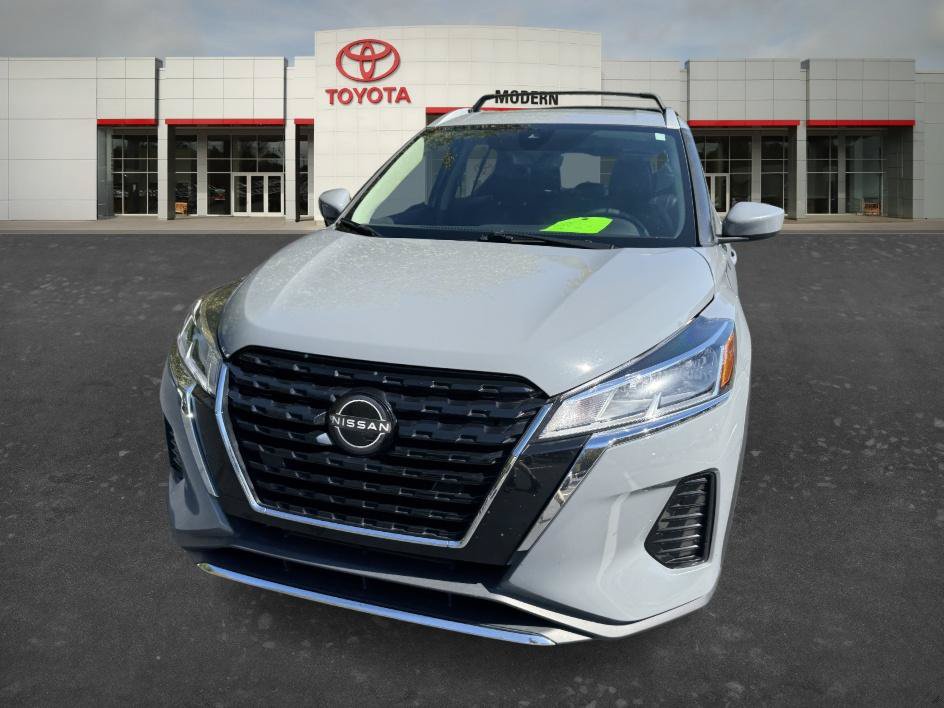 Used 2022 Nissan Kicks SV w/ Interior Electronics Package FWD image 2