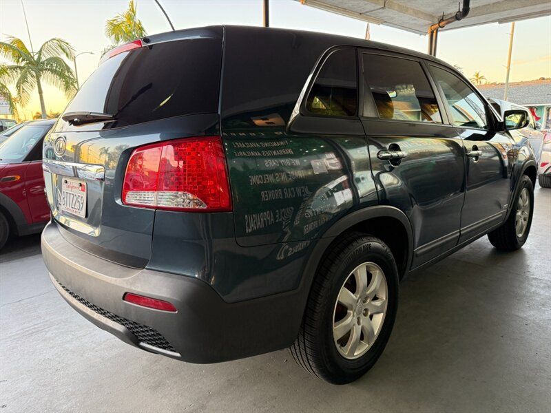 Used 2011 Kia Sorento LX AWD/4WD image 10