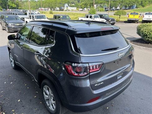 Used 2024 Jeep Compass Latitude w/ Convenience Group image 35