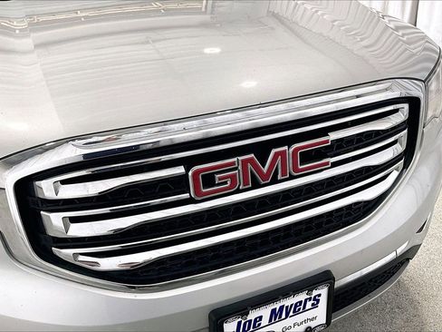 Used 2018 GMC Acadia SLT image 30